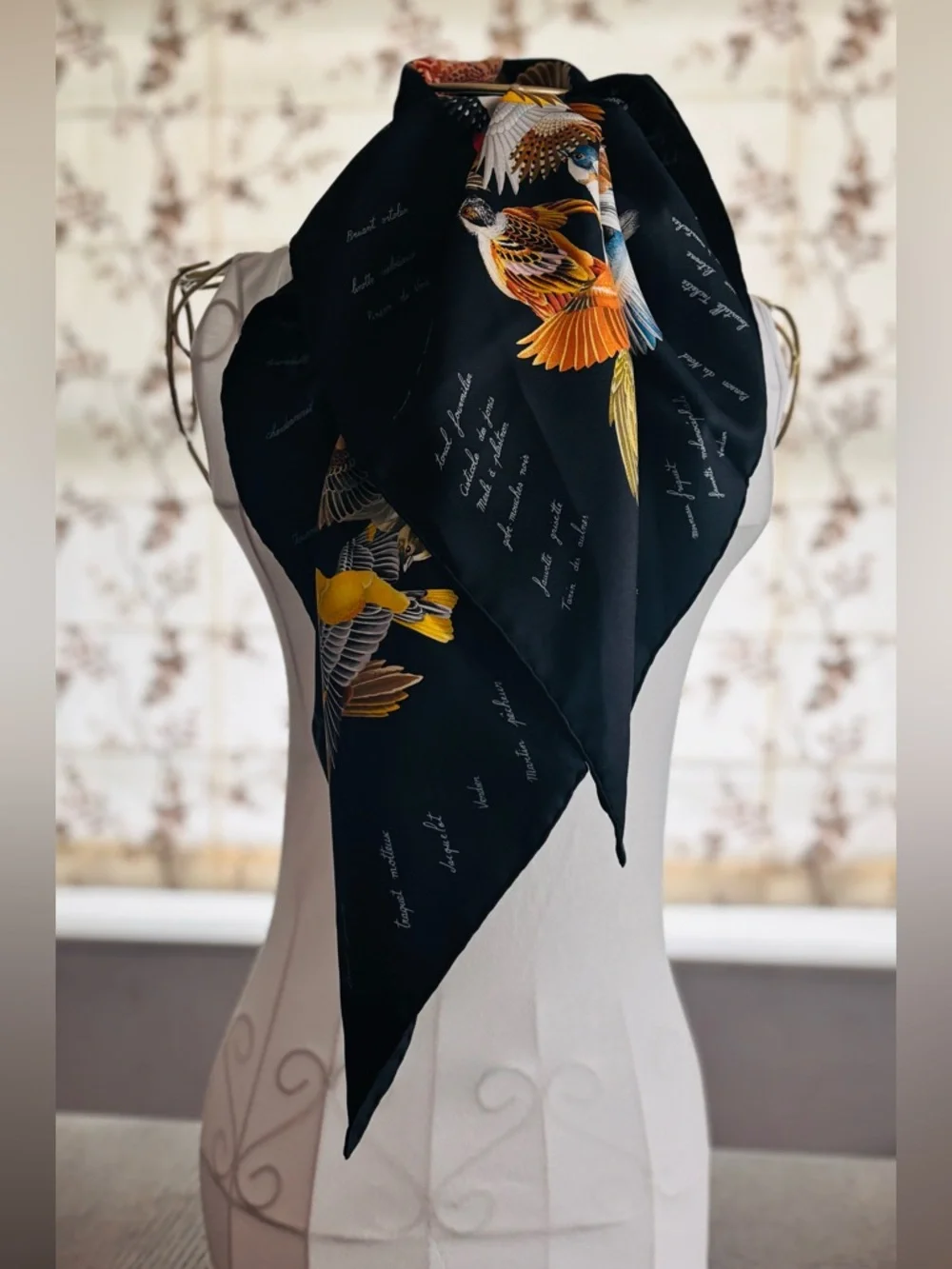 Hermès L'Intrus Silk Carré 90 Bird Scarf